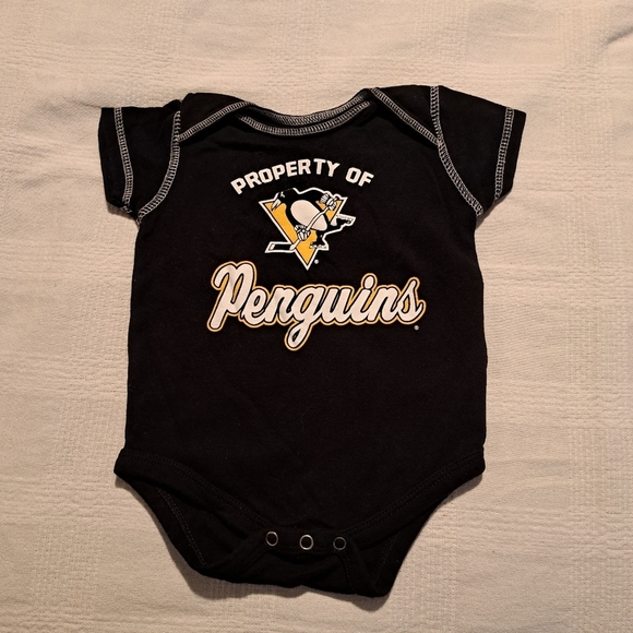 Pittsburg Penguins size 3-6 bodysuit, - Picture 1 of 3